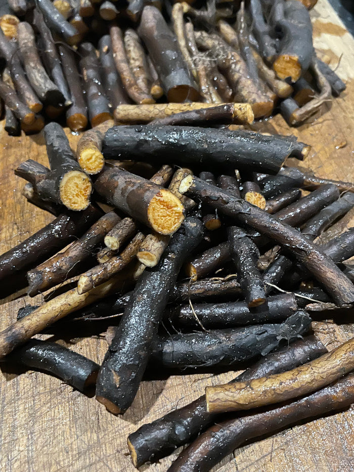 Common Comfrey Root Cuttings
