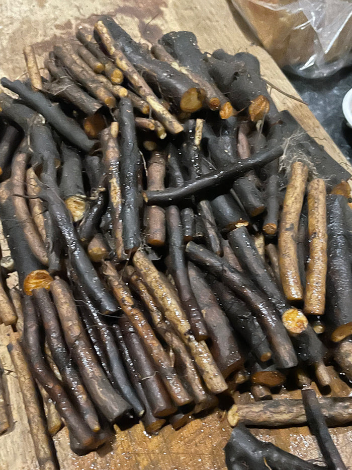 Common Comfrey Root Cuttings