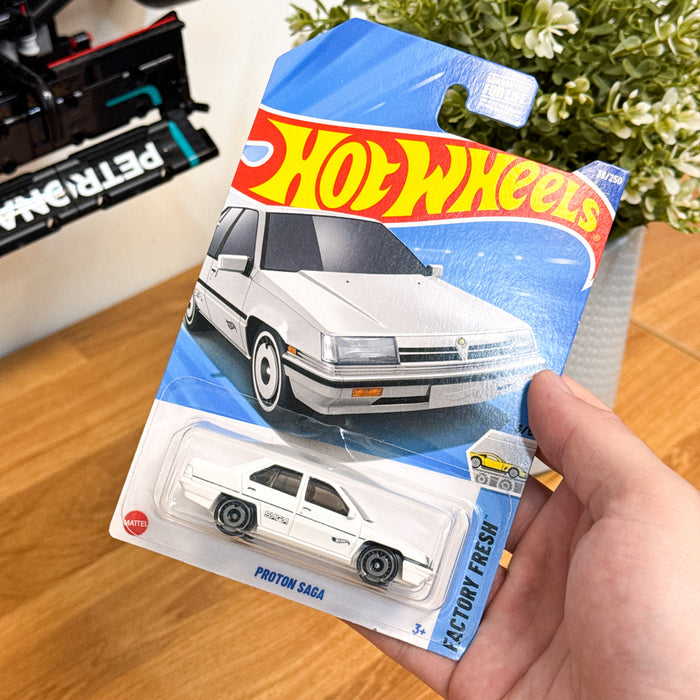 Hot Wheels Proton Saga satin white VS | 38/250 (2025)